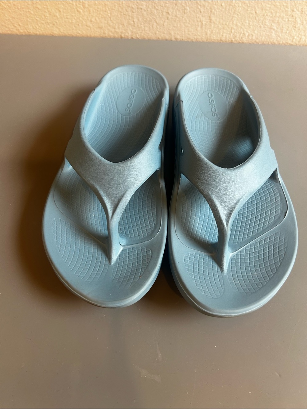 Oofos, like new Women’s Flip Flops